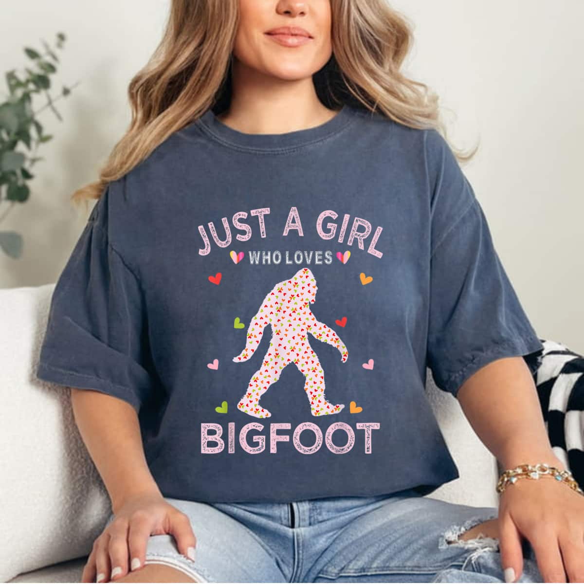 Bigfoot Just A Girl Who Loves Bigfoot T-Shirt Bigfoot Just A Girl Who Loves Bigfoot T-Shirt