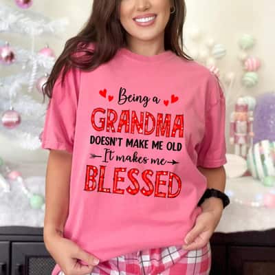 Mother's Day Being A Grandma Doesnt Make Me Old Blessed Mothers Day Gift T-Shirt