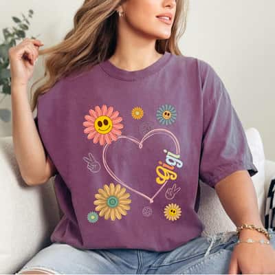 Mother's Day Love Heart Groovy Gigi Women Hippie 70's Style Gift T-Shirt
