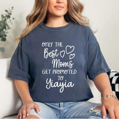 Mother's Day The Best Moms Get Promoted To Yiayia Greece Greek Grandma Gift T-Shirt