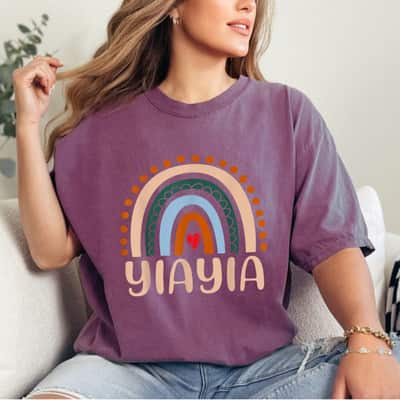 Yiayia Rainbow Grandma Cute Mothers Day Funny Yiayia T-Shirt
