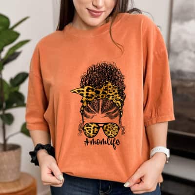 Afro Mom Mothers Day Messy Bun Black Mom Queen Melanin T-Shirt