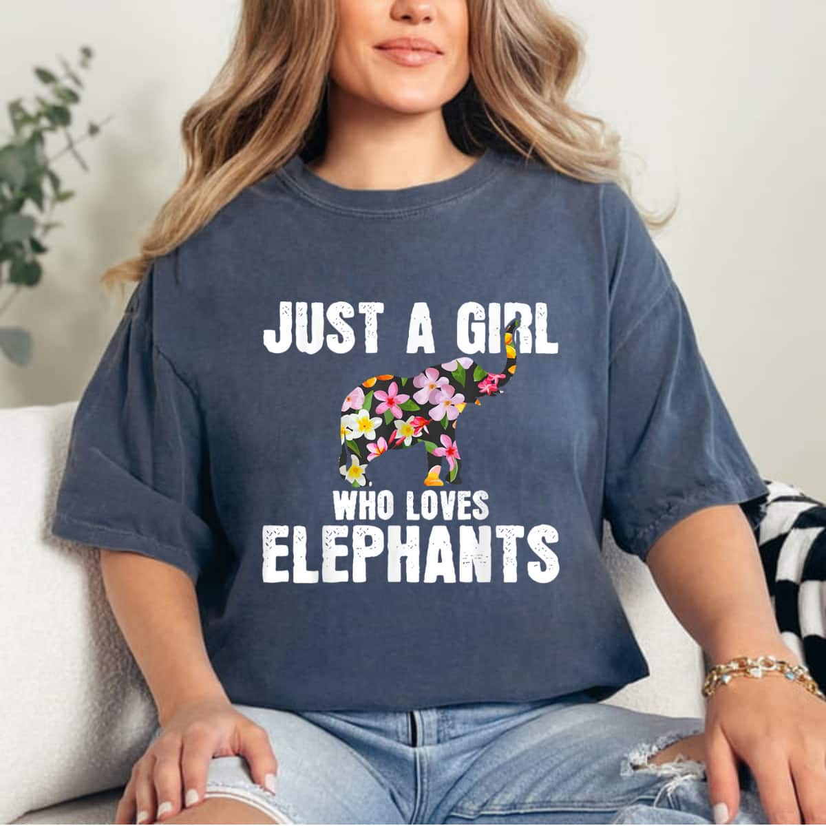 Elephant Just A Girl Who Loves Elephants Gift T-Shirt Elephant Just A Girl Who Loves Elephants Gift T-Shirt