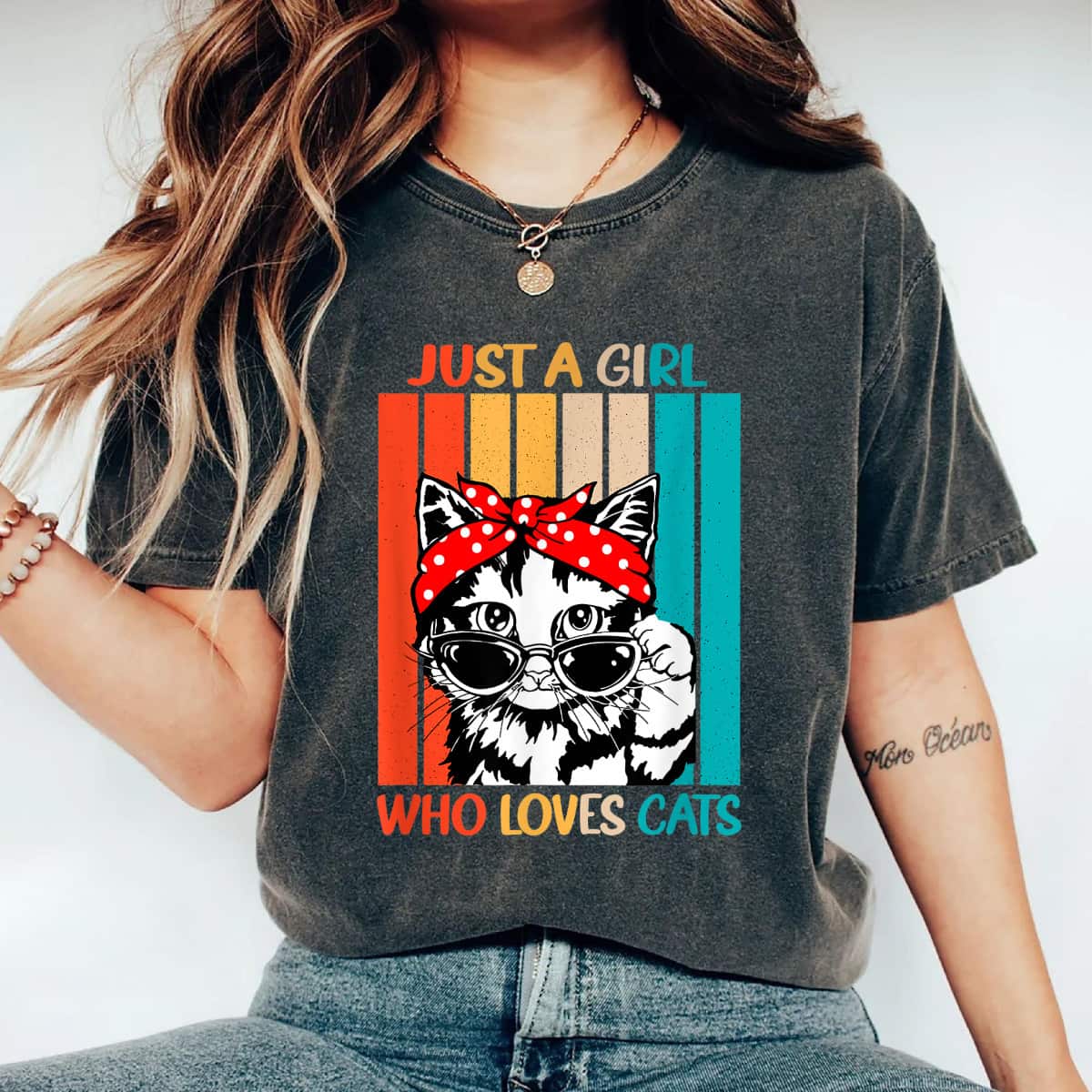 Just A Girl Who Loves Cats Retro Vintage Cat Lover T-Shirt Just A Girl Who Loves Cats Retro Vintage Cat Lover T-Shirt