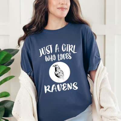 Just A Girl Who Loves Ravens Bird Lover Gift T-Shirt