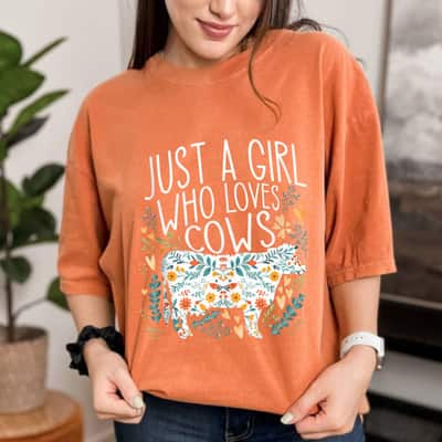 Just A Girl Who Loves Cows Floral Funny Cow Lovers T-Shirt