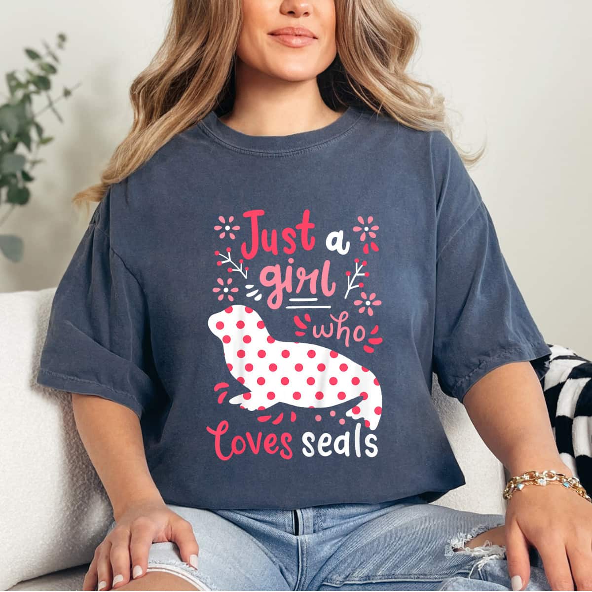 Just A Girl Who Loves Seals Cute Girl Gift T-Shirt Just A Girl Who Loves Seals Cute Girl Gift T-Shirt
